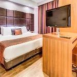 Roomzzz Aparthotel 4*