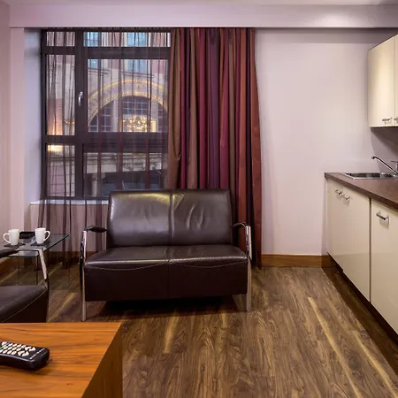 Ξενοδοχείο με διαμερίσματα Roomzzz 4*