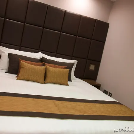 Roomzzz Ξενοδοχείο με διαμερίσματα 4*