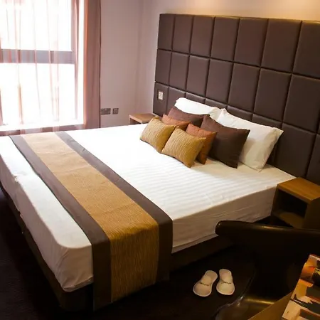 Roomzzz 4* Λιντς