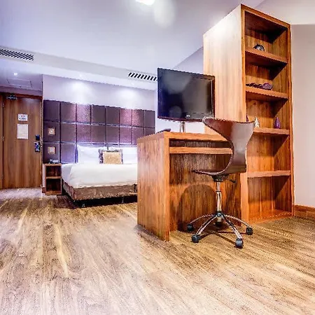 Roomzzz 4* Λιντς