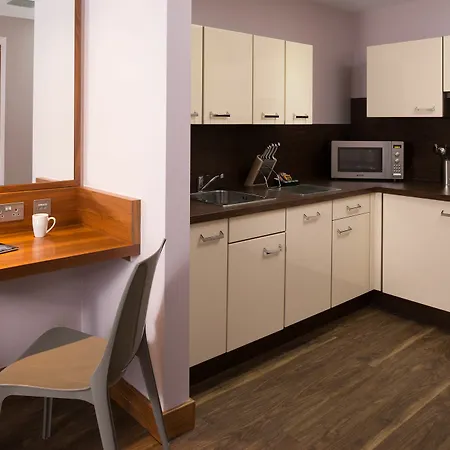 Ξενοδοχείο με διαμερίσματα Roomzzz Leeds