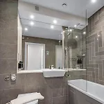Roomzzz Ξενοδοχείο με διαμερίσματα 4*