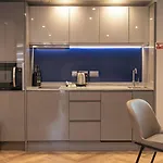 Ξενοδοχείο με διαμερίσματα Roomzzz 4*