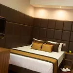 Roomzzz 4*