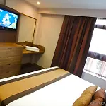 Roomzzz 4*