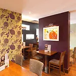 Ξενοδοχείο με διαμερίσματα Roomzzz 4*