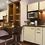 Roomzzz Ξενοδοχείο με διαμερίσματα 4*