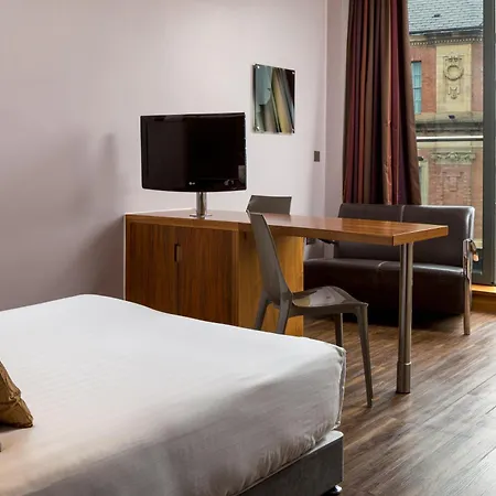Roomzzz Aparthotel