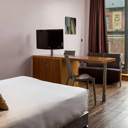 Roomzzz Leeds Апарт-готель