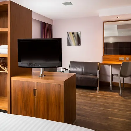 Ξενοδοχείο με διαμερίσματα Roomzzz 4*