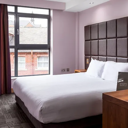 Roomzzz 4* Leeds (West Yorkshire)