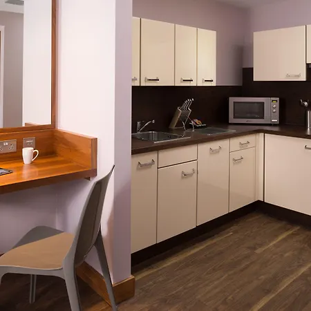 Roomzzz Aparthotel