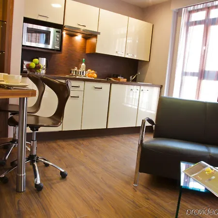 Roomzzz Aparthotel