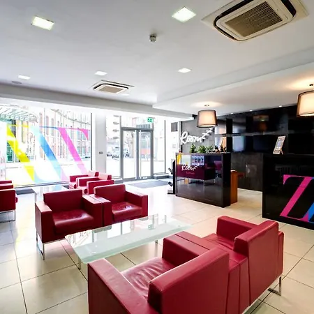 Roomzzz Aparthotel
