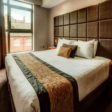 Roomzzz Aparthotel