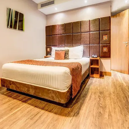Roomzzz 4*
