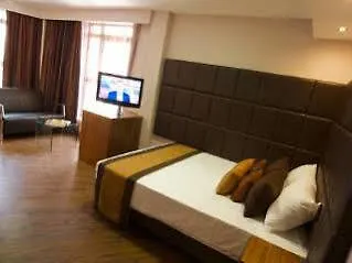 Roomzzz Leeds (West Yorkshire)