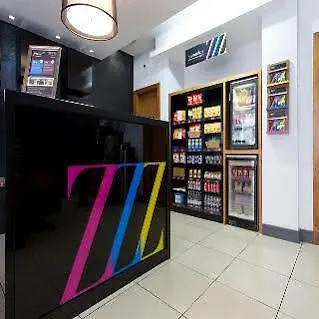 Roomzzz Aparthotel 4*