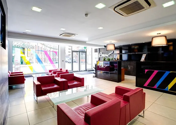 Aparthotel Roomzzz 4*