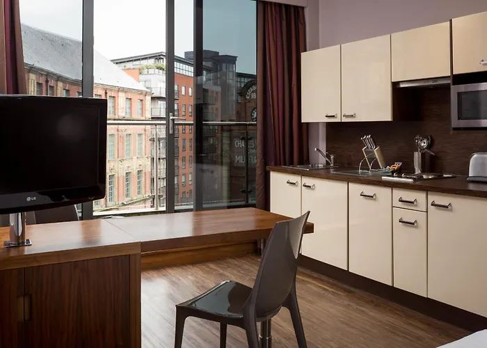 Roomzzz Aparthotel 4*