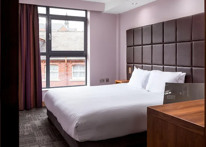 Roomzzz 4* Leeds (West Yorkshire)