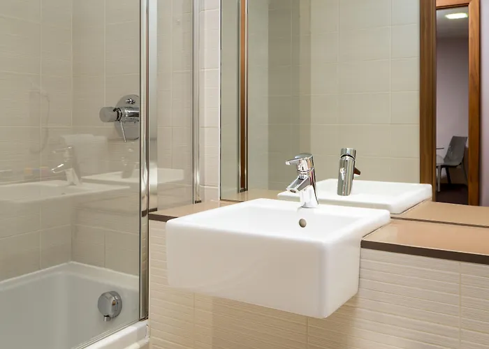 Aparthotel Roomzzz 4*