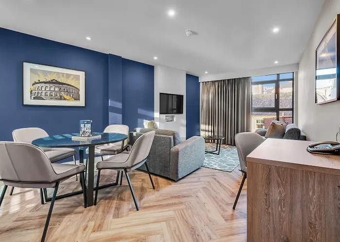 Roomzzz 4* Leeds (West Yorkshire)