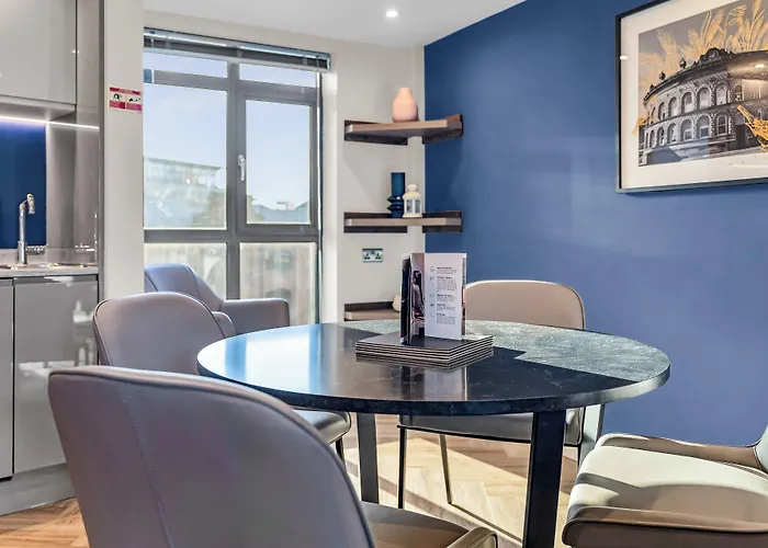 Roomzzz 4* Leeds (West Yorkshire)