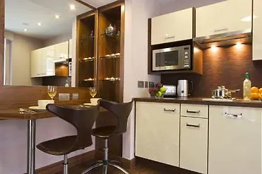 Roomzzz Aparthotel 4*