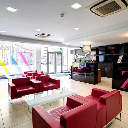 Apart Otel Roomzzz Leeds 4*