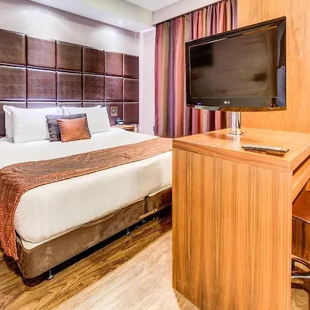 Roomzzz Aparthotel 4*