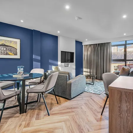 Roomzzz 4* Leeds (West Yorkshire)