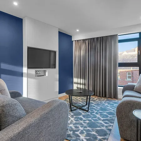 Roomzzz 4* Leeds (West Yorkshire)