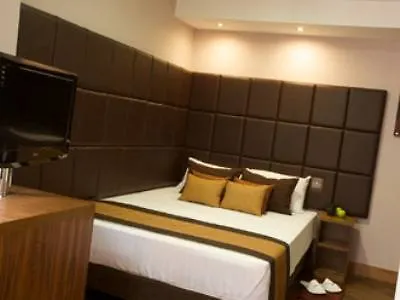 Roomzzz 4*