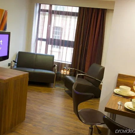 Roomzzz 4* Leeds (West Yorkshire)