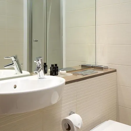 Roomzzz Aparthotel