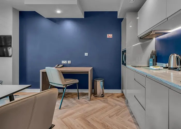 Roomzzz 아파트호텔 리즈