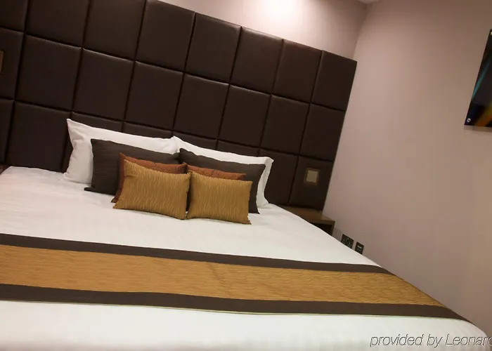 Roomzzz 아파트호텔 4*