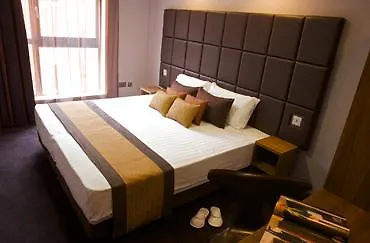 아파트호텔 Roomzzz 리즈