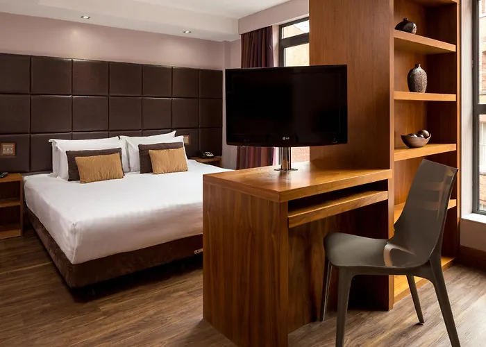 Roomzzz 아파트호텔 4*